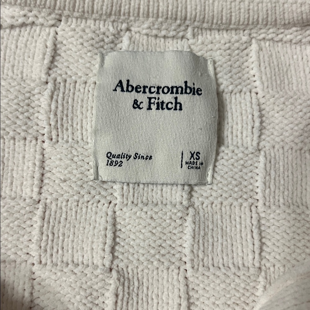 Cream Knit Collared V-Neck Sweater - Women - Picture 3 of 6